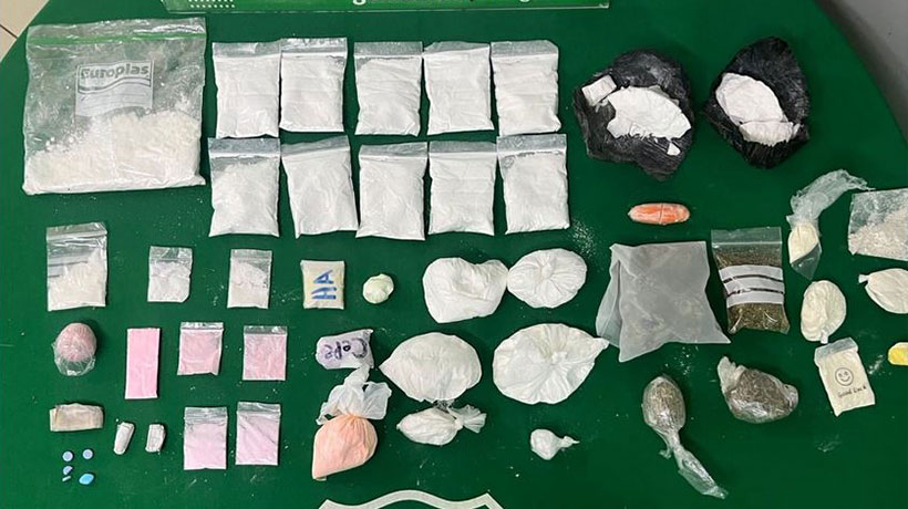 Mujer es detenida tras intentar ingresar droga a cárcel de Quillota: eran para su hermano Mujer es detenida tras intentar ingresar droga a cárcel de Quillota: eran para su hermano