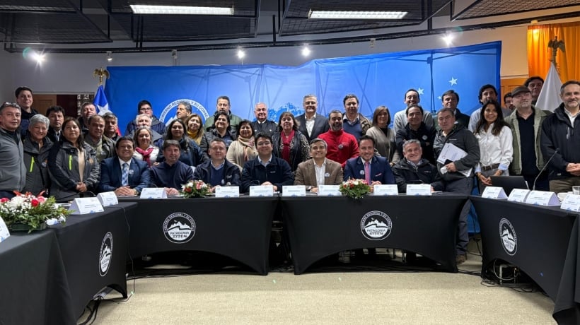 Plan Salmón 2050 afina propuesta para el Presidente y candidatos a La Moneda Plan Salmón 2050 afina propuesta para el Presidente y candidatos a La Moneda
