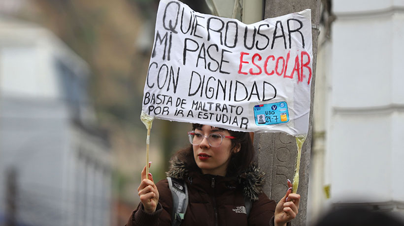 [FOTOS] Estudiantes marcharon por Valparaíso tras polémica por uso del pase escolar
