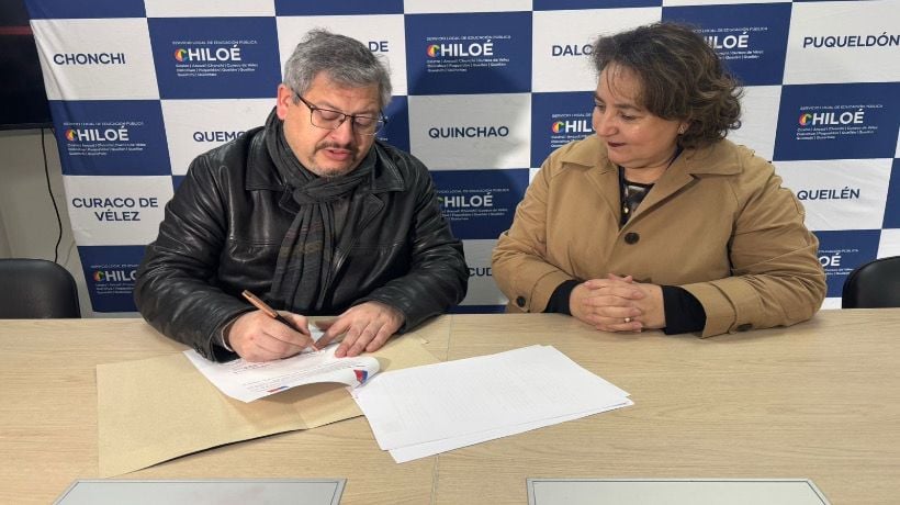 Slep Chiloé y Servicio de Salud firman convenio para promover salud en comunidades educativas