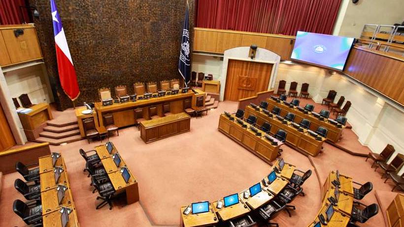“Los viernes no había un solo parlamentario”: Claudio Uribe cuestiona falta de dedicación en el Congreso “Los viernes no había un solo parlamentario”: Claudio Uribe cuestiona falta de dedicación en el Congreso