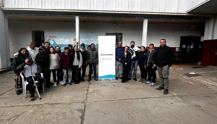 Ultraport entrega frazadas a personas en situación de calle en Valparaíso