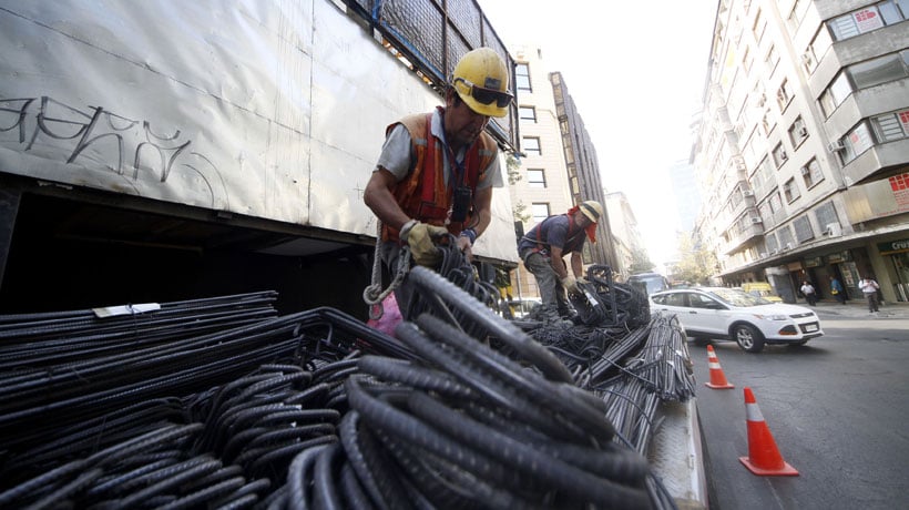 INE: La mitad de los ocupados en Chile ganó menos de $ 612 mil mensuales en 2024