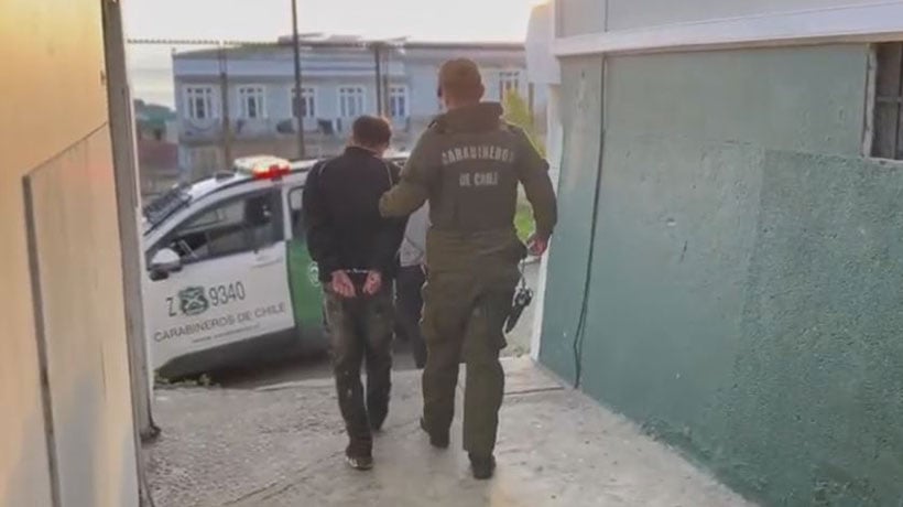 Detienen a tres menores por robo de vehículo en Valparaíso: intentaron atropellar a un carabinero Detienen a tres menores por robo de vehículo en Valparaíso: intentaron atropellar a un carabinero