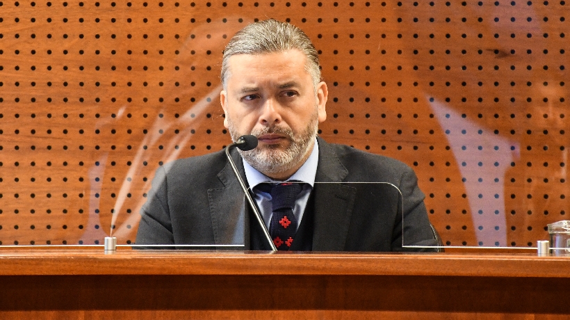 Inhabilitan a juez Urrutia para revisar causas de liceos emblemáticos Inhabilitan a juez Urrutia para revisar causas de liceos emblemáticos