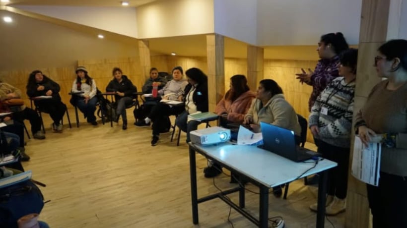 Capacitación en temas tributarios para mujeres jefas de hogar en Castro