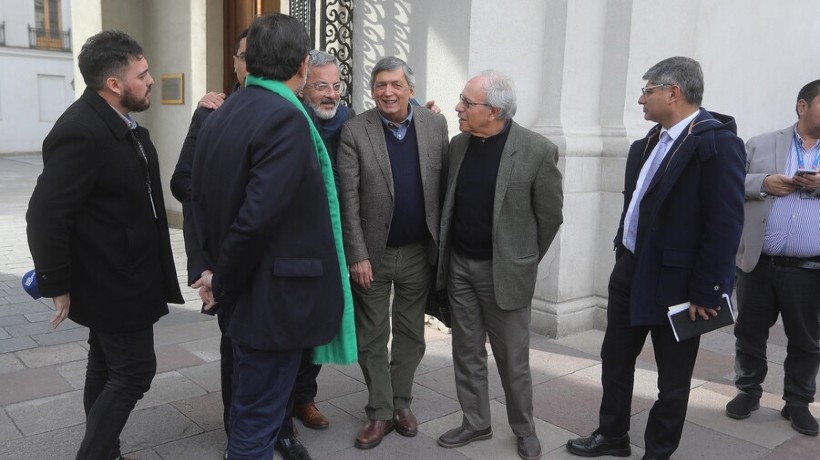 FA y PC por quiebre de lista única del oficialismo: &quot;La unidad es un camino difícil de recorrer&quot;