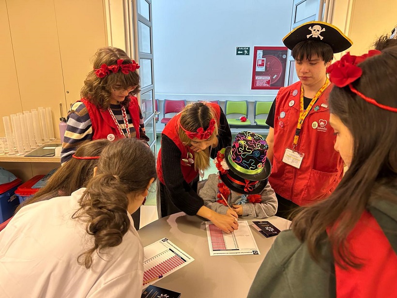 Niños se convierten en Exploradores del Nanomundo en innovador taller de nanotecnología en Teletón Valdivia