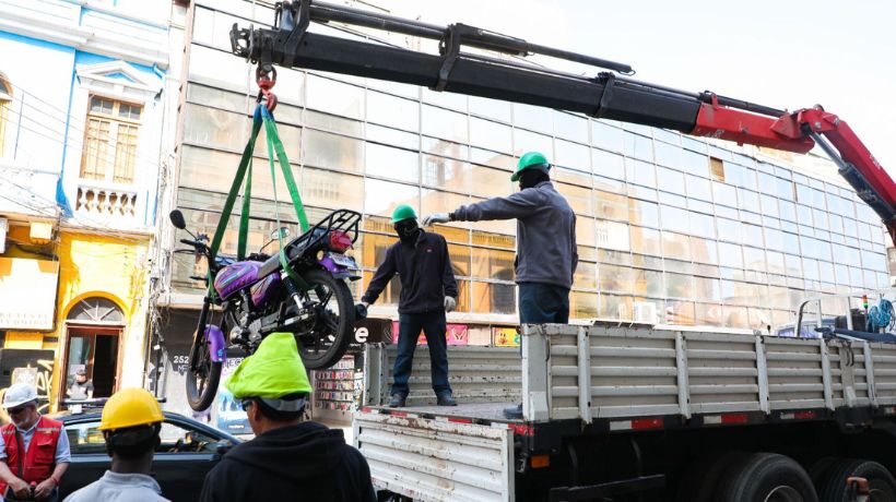 Retiran 10 motocicletas sin documentos tras operativo municipal en el centro de Antofagasta Retiran 10 motocicletas sin documentos tras operativo municipal en el centro de Antofagasta