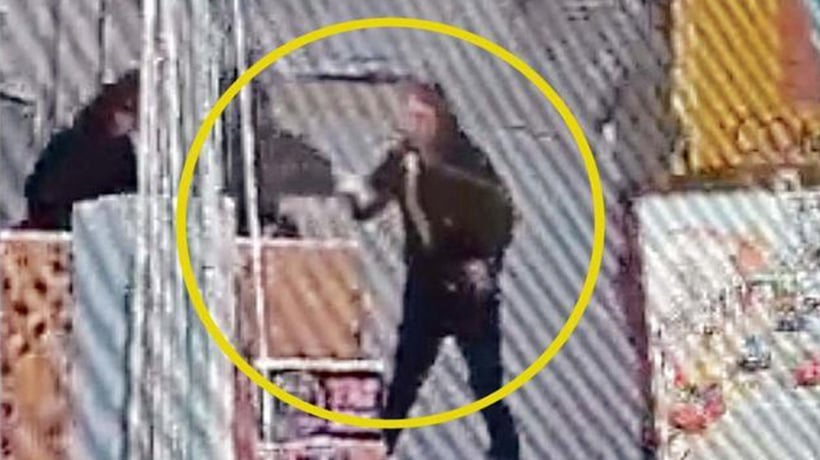 Vendedora ambulante le lanzó sopa caliente en la cara a un carabinero