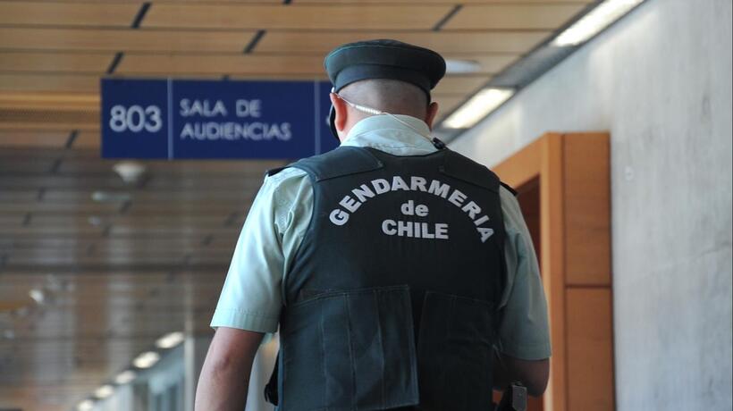 Nuevo error en Gendarmería deja libre a imputado por estafa que debía ingresar a cárcel de Temuco