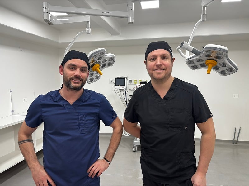 Odontólogos valdivianos realizarán perfeccionamiento en prótesis de implantes dentales en Brasil