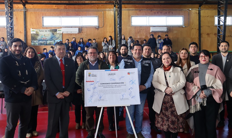 Firman convenio en pro la educación pública de calidad en Los Lagos