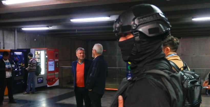 Pasajeros logran retener a ladrón de celular en la estación Villa Alemana