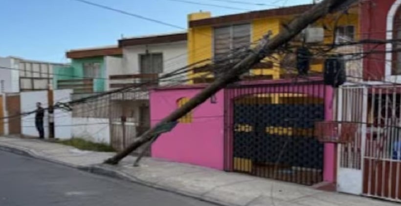 No tenía licencia: Detienen a conductor que derribó 12 postes en Antofagasta No tenía licencia: Detienen a conductor que derribó 12 postes en Antofagasta
