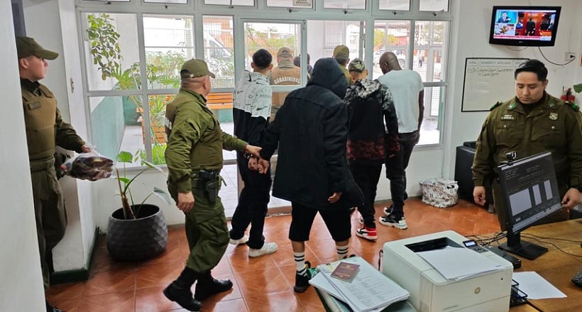 Seis detenidos por robos con violencia en Caldera: banda realizó 'tour' delictual por la comuna Seis detenidos por robos con violencia en Caldera: banda realizó 'tour' delictual por la comuna