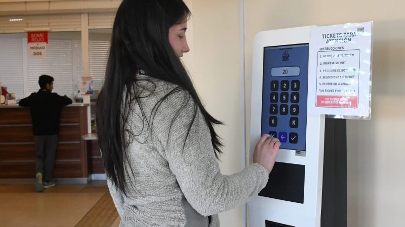 Dalcahue presenta sistema tecnológico para mejorar atención en salud