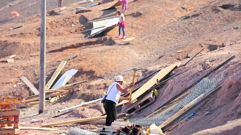 Autoridades regionales aseguran control de terrenos fiscales con rondas preventivas en Antofagasta Autoridades regionales aseguran control de terrenos fiscales con rondas preventivas en Antofagasta