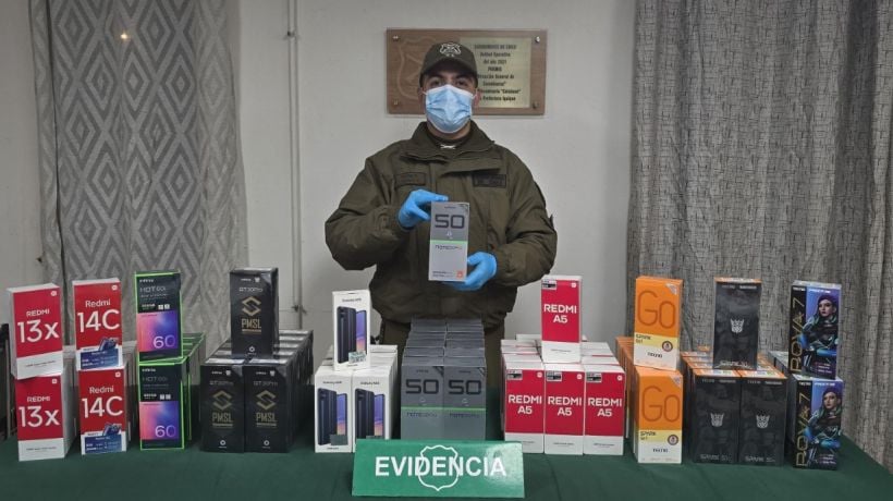 Sorprenden a hombre con más de 90 teléfonos celulares de contrabando en Colchane