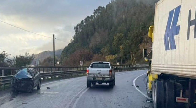 Choque entre un auto y un camión en la Ruta de la Madera habría dejado un fallecido