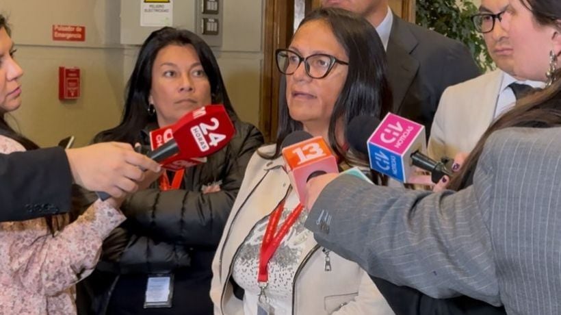 100 familias esperan por entrega de viviendas en Antofagasta: dirigentes protestaron en el Congreso