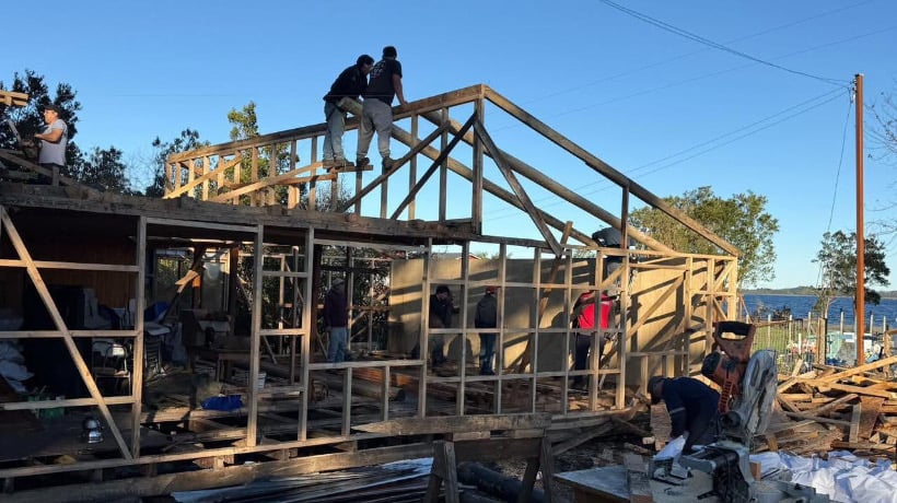 Vecinos de Huelden realizaron minga comunitaria para renovar la sede social