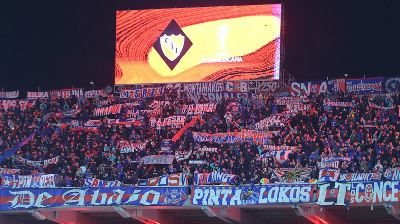 Duelo entre la U e Independiente fue cancelado por incidentes en las tribunas del Libertadores de América