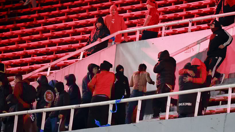 Incidentes en Argentina: Hubo 97 detenidos y un hincha de la U ingresó en riesgo vital