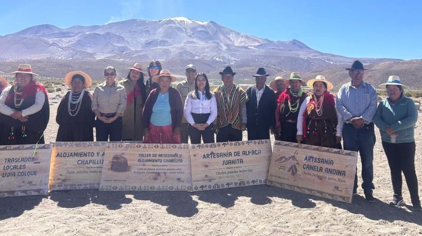 Comunidad de Enquelga en Tarapacá impulsa el turismo sostenible con nuevos letreros en el Parque Nacional Volcán Isluga