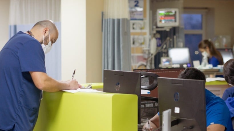 Profesionales de salud llaman al autocuidado ante incremento de consultas por enfermedades respiratorias en Ñuble