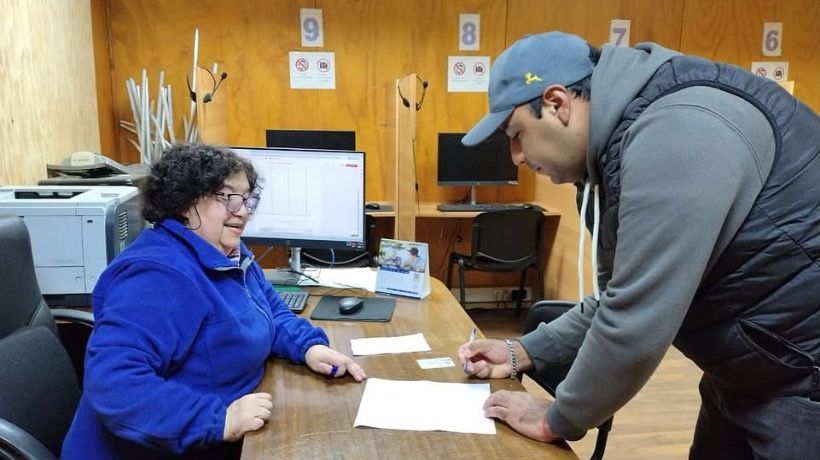 Persona sorda logra aprobar examen teórico para licencia de conducir en Castro