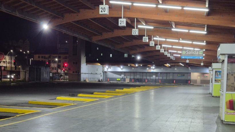 Realizan demarcación y señalización de seguridad vial en el terminal de buses de Puerto Montt Realizan demarcación y señalización de seguridad vial en el terminal de buses de Puerto Montt