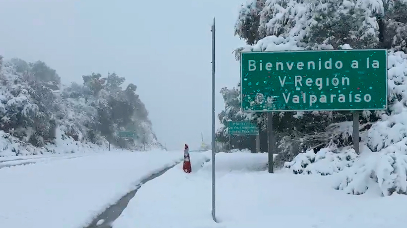 [VIDEO] Se mantiene el cierre de la Cuesta La Dormida: han caído cerca de 40 cm de nieve