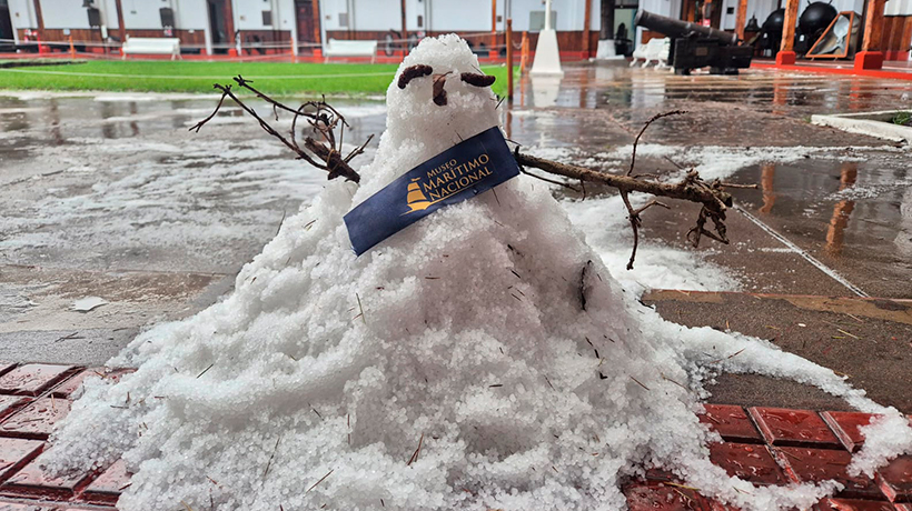 Caída de granizos permitió "muñeco" en el Museo Marítimo Nacional Caída de granizos permitió "muñeco" en el Museo Marítimo Nacional
