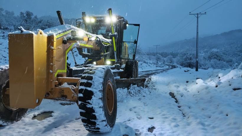 Vialidad trabaja en el despeje de de caminos cordilleranos del Biobío tras nevazón Vialidad trabaja en el despeje de de caminos cordilleranos del Biobío tras nevazón