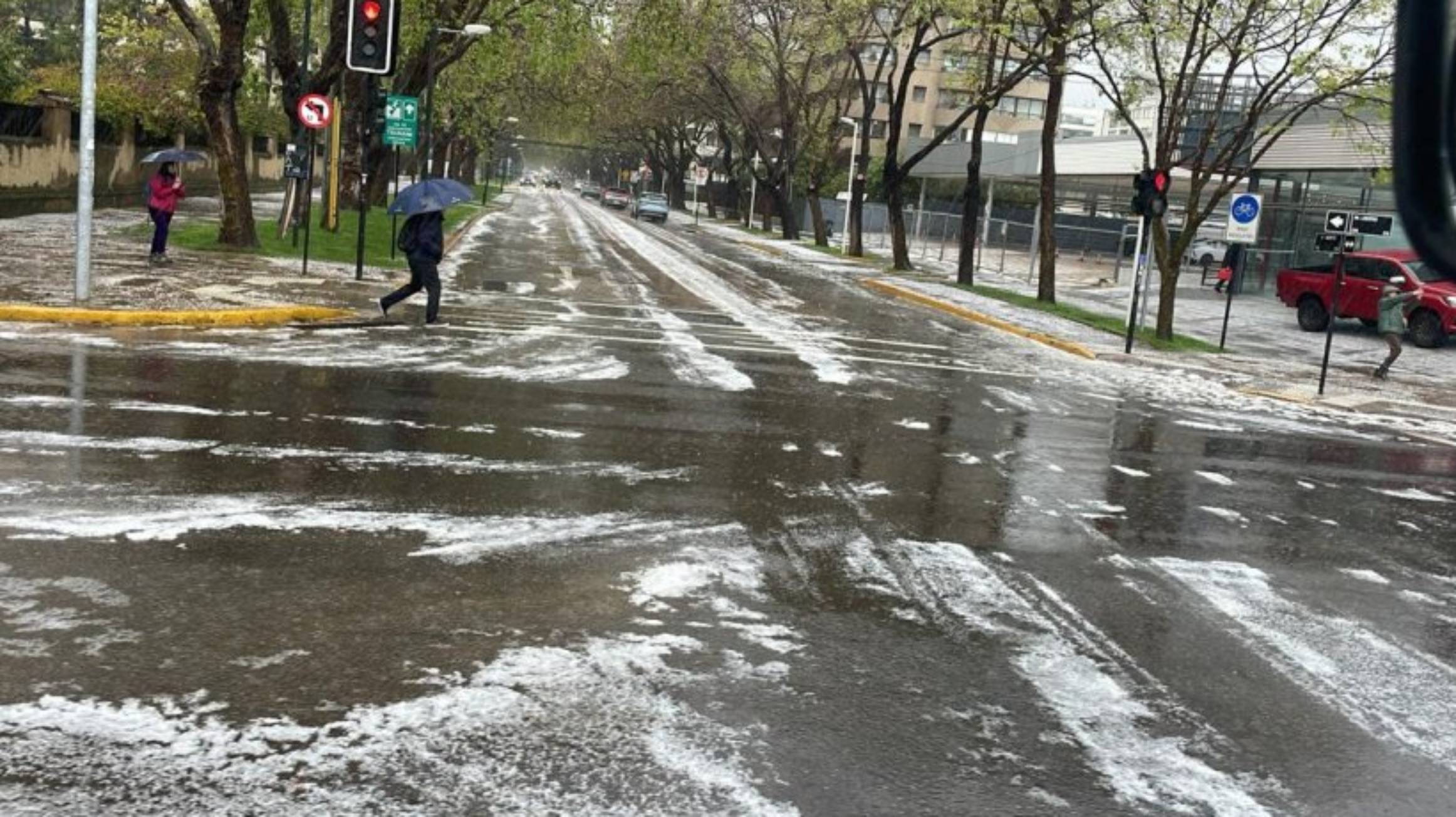 Granizos y nevadas marcaron el fin del sistema frontal en la Región de Valparaíso Granizos y nevadas marcaron el fin del sistema frontal en la Región de Valparaíso