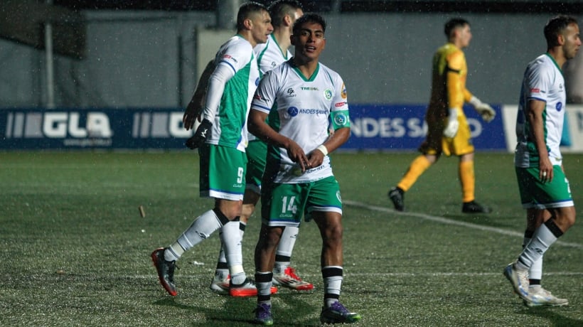 Deportes Puerto Montt goleó por 5 a 0 a Trasandino y sigue como líder del torneo Deportes Puerto Montt goleó por 5 a 0 a Trasandino y sigue como líder del torneo