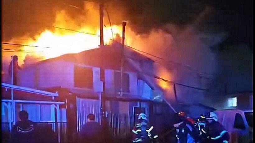 Dieciséis damnificados dejó incendio en población Mirasol de Puerto Montt Dieciséis damnificados dejó incendio en población Mirasol de Puerto Montt