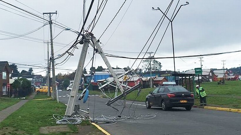 Provincias de Osorno y Ranco suman 71 postes chocados en 2025 Provincias de Osorno y Ranco suman 71 postes chocados en 2025