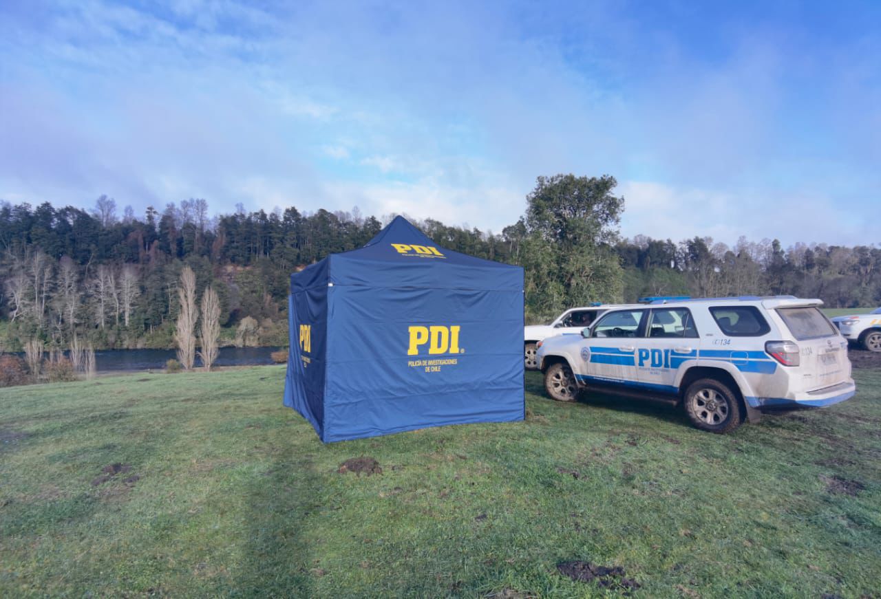 Buzos de Mehuín se suman a labores de búsqueda de hombre en el río Pilmaiquén Buzos de Mehuín se suman a labores de búsqueda de hombre en el río Pilmaiquén