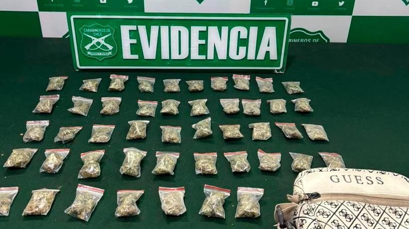 Jóvenes fueron sorprendidos con drogas durante fiscalización de Carabineros en Alto Hospicio