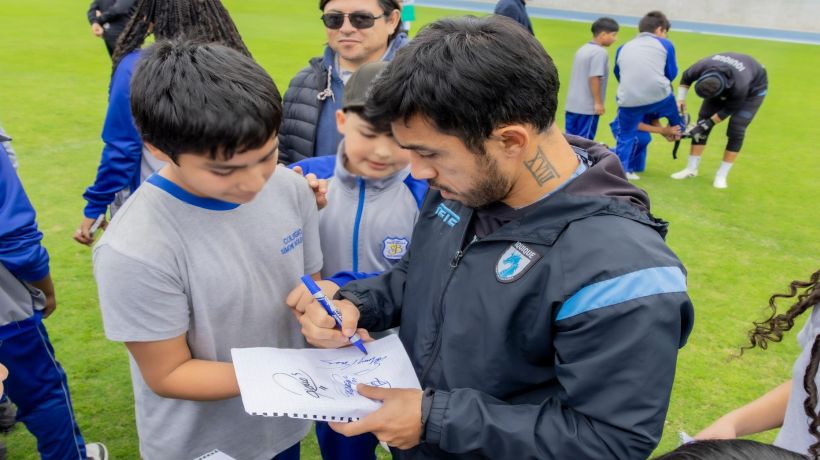 SLEP y Deportes Iquique firman convenio que premiará el esfuerzo y compromiso de estudiantes de la región SLEP y Deportes Iquique firman convenio que premiará el esfuerzo y compromiso de estudiantes de la región