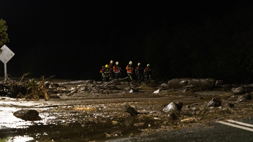 Evacuaron a 25 personas por derrumbe en sector Chaicas de Puerto Montt y crecida del río Lenca Evacuaron a 25 personas por derrumbe en sector Chaicas de Puerto Montt y crecida del río Lenca