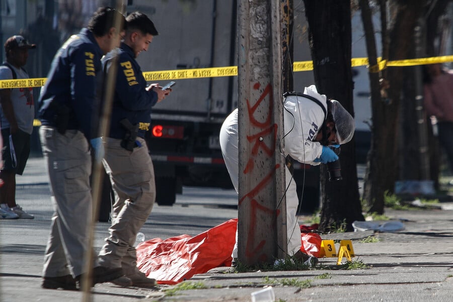 Nuevo homicidio en la RM: balean a joven en frontis de local nocturno en Recoleta
