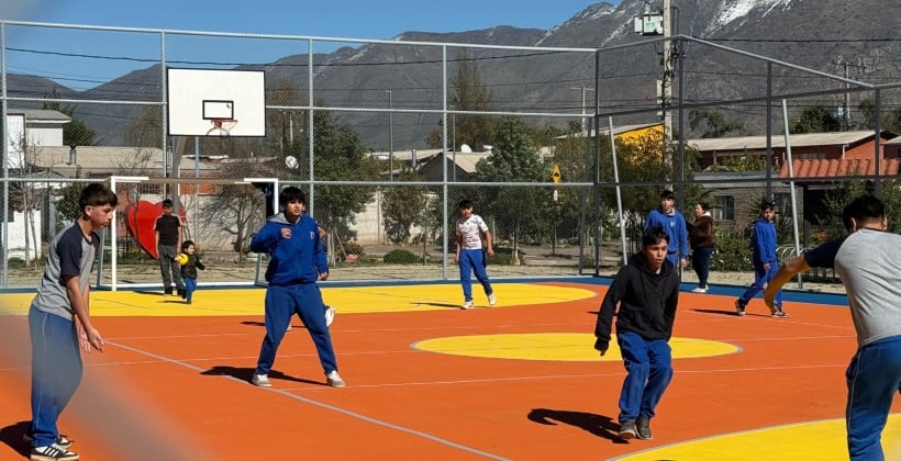 San Felipe inauguró multicancha en Villa Valle Curimón con inversión de más de $142 millones