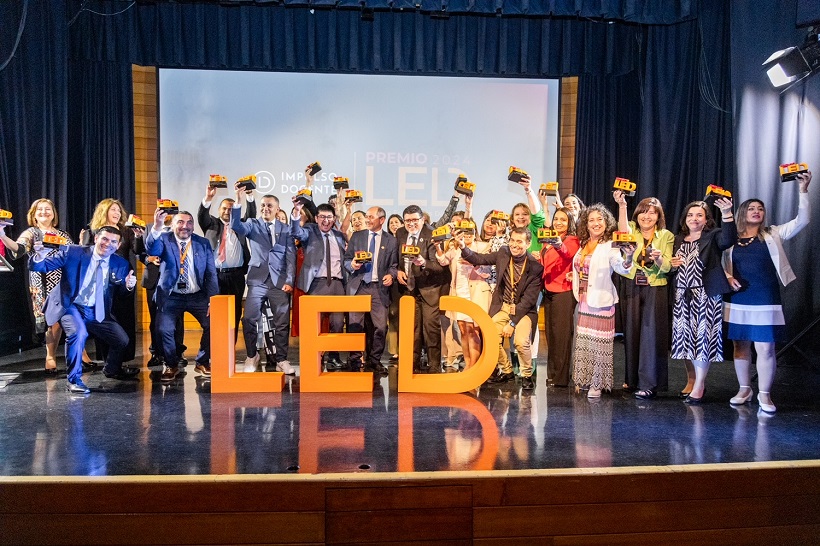 Premio LED 2025: directora de Valdivia es reconocida entre los 30 líderes educativos más destacados de Chile