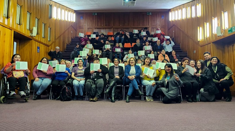 Más de 50 personas en situación de discapacidad y cuidadores se certificaron en talleres impartidos por el municipio de Valdivia Más de 50 personas en situación de discapacidad y cuidadores se certificaron en talleres impartidos por el municipio de Valdivia