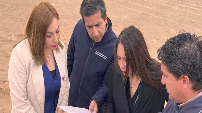 Directora nacional visitó terreno en Alto Hospicio donde se emplazará nuevo Centro de Internación Juvenil Directora nacional visitó terreno en Alto Hospicio donde se emplazará nuevo Centro de Internación Juvenil