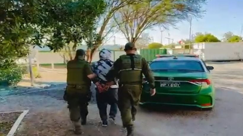 Conductor intentó atropellar a funcionarios de Carabineros para evitar fiscalización en Pozo Almonte Conductor intentó atropellar a funcionarios de Carabineros para evitar fiscalización en Pozo Almonte