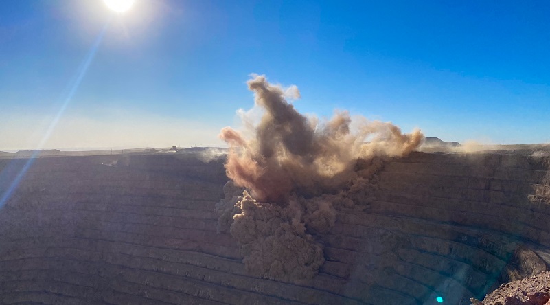 Centinela inicia construcción de nuevo rajo: primera tronadura removió 450 mil toneladas de material Centinela inicia construcción de nuevo rajo: primera tronadura removió 450 mil toneladas de material